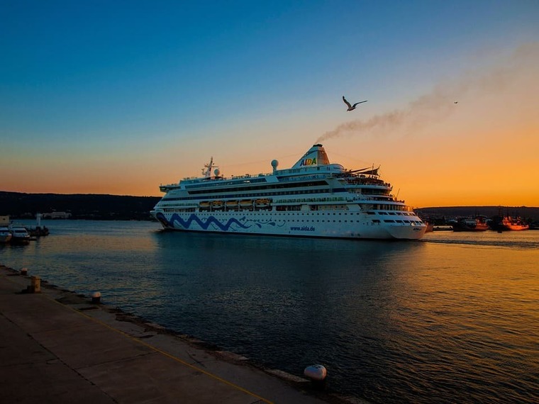 Large cruise tourism